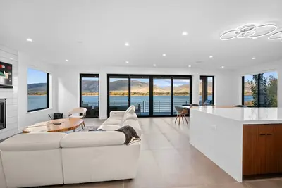 Image de Lakeside Retreat • Lake View • Hot Tub • Snowbasin