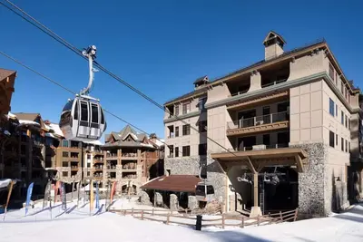 Image de Ski In/Out at One Village Place Residences by Hyatt 2Bedroom plus Den