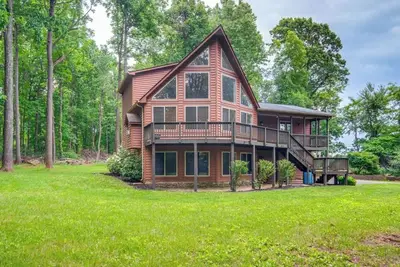 Image de Jacuzzi • Gym • Deck + Near Va Wineries