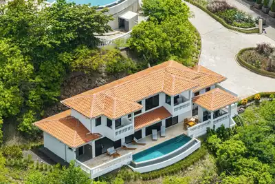 Image de Secluded Luxury Retreat with Stunning Ocean Views