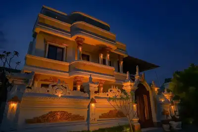 Image de 5br Luxe Villa Swarna Mandapa w/ Golden Balinese Pavilion by Orivista