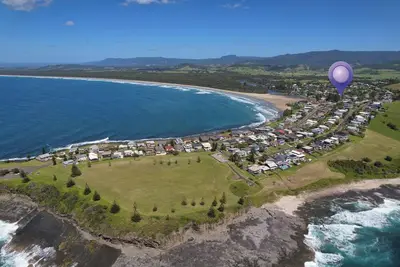 Image de Gerroa \"Kooringal\" Walk to beach. 2 houses: 1 sleeps 8, 1 sleeps 4=12 guests. New