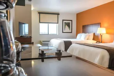 Image de 2 Units | Family-Friendly Suites | w/ Kitchenettes