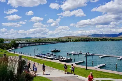 Image de Comfortable Rooms with Kitchens Near Franklin County Historical Museum