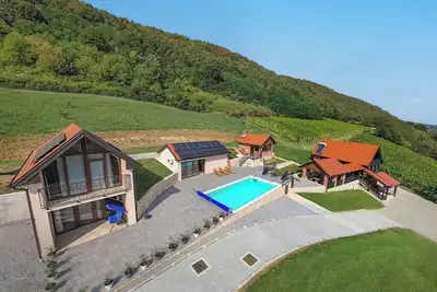 Image de Maison de vacances privée avec piscine privée, climatisation, bain à remous, Wifi, Tv, terrasse