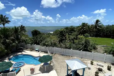 Image de Piscine écologique et isolée avec vue sur l'océan près de Key West