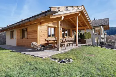 Image de Chalet « Hugo » avec vue sur la montagne, piscine partagée et Wi-Fi
