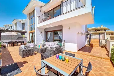 Image de Villa Élégante de 4 Chambres avec Piscine Privée, Vue sur le Resort et les Montagnes + Salle de Jeux