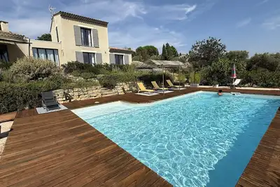 Image de Le mas Donalia avec piscine et vue panoramique dans un beau village provençal