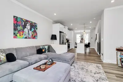 Image de Stay like a Rock Star at the Rock N Roll Retreat!