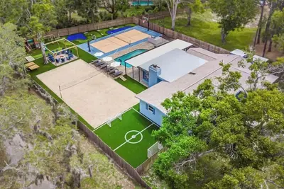 Image de Luxury 5-Br Resort w/ Pool, Court & 9-Hole Mini Golf Near Beach