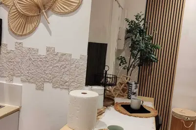 Image de Appartement romantique avec bains a remous au calme et  à proximité des plages!