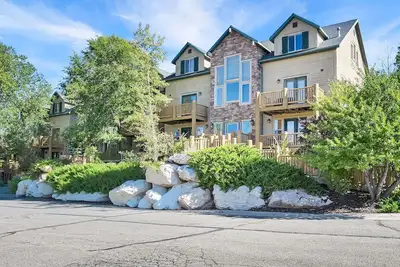 Image de Eden Mountain Condo with Views, Pool & Hot Tub Access