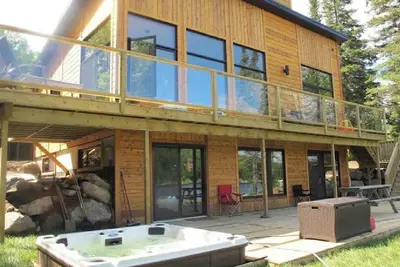 Image de Chalet Bord Lac, Spa, Table billard, , 4 chambres, Laurentides