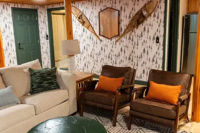 Image de Hot Tub|Fire Pit|Game Rm|Fire Pl|1Acre wooded lot