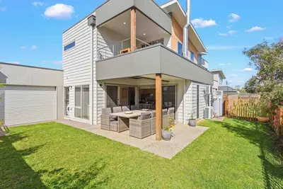 Image de Golf Course Front Stylish Townhouse w/ Pool Access