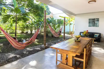 Image de 🌴3-Bedroom Villa | 5-Min Walk to Beach + Pool, Patio Kitchen & Tiki-Bar