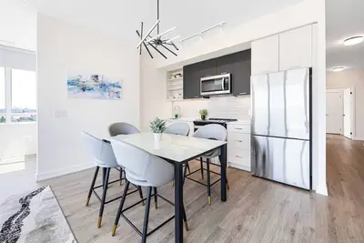 Image de Bright 3 Bedroom Home with Stunning View and Parking