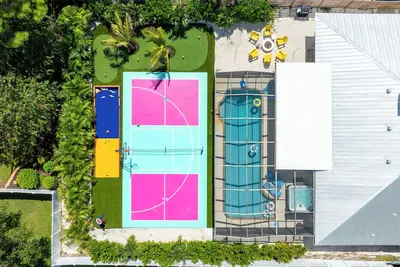 Image de New listing discount! 5br luxe oasis: Pickleball+bowling+golf+game room & more!