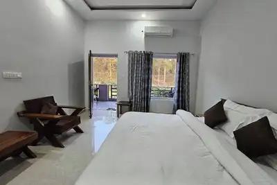 Image de Two Spacious Rooms w/ Balcony in Naturalist's Home