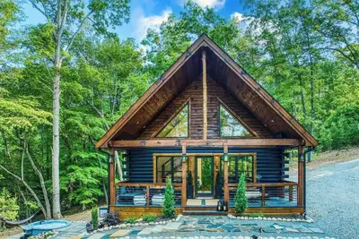 Image de Cozy-Chic Retreat: Hot Tub|King Beds|Fire Pit