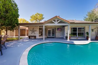 Image de Saltwater Pool Large House Perfect for Families