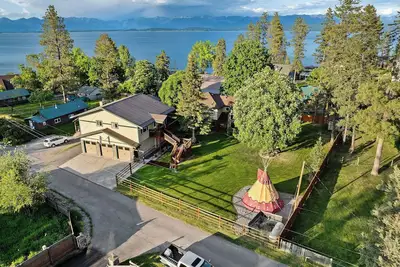 Image de Montana Dream Getaway! 2 bedroom, 2 bath custom home with view steps from lake!