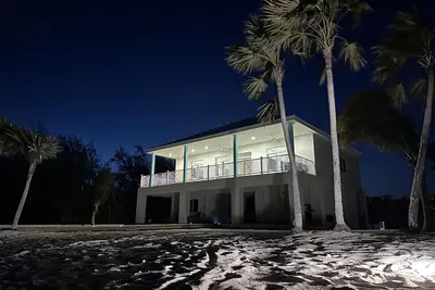 Image de Breezy Dreams, Sleeps 8 - Beach and Dock