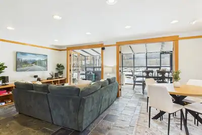 Image de Seasonal Bliss Ski-Hike-Relax