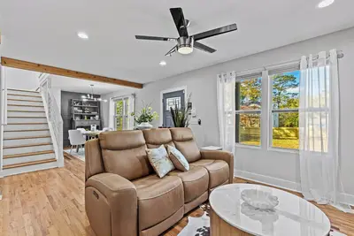 Image de Modern 3-Story Decatur Retreat, Bbq & Fire Pit