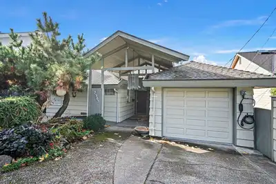 Image de Dyane's Coastal Seaview home