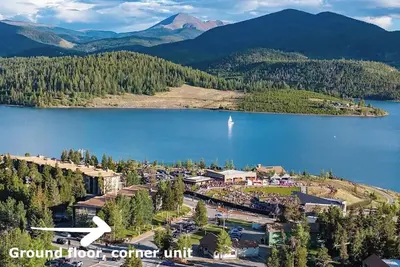 Image de Location! Walk to Lake, Amphitheater, restaurants, Ground floor/corner Unit,