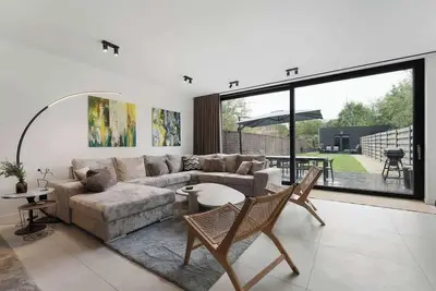 Image de Modern & Spacious with Wellness