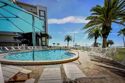 Tranquil villa with private beach, 2br/2ba 3 pools, complex on beach! ! Renovated