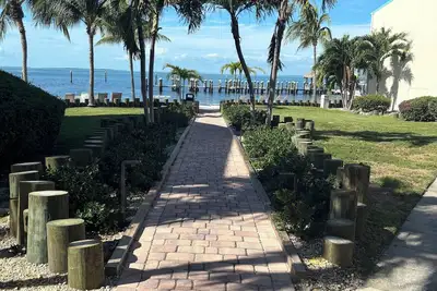 Image de Fabulous updated 3-bedroom 2 bath plus loft townhome with Ac in Islamorada, fl.