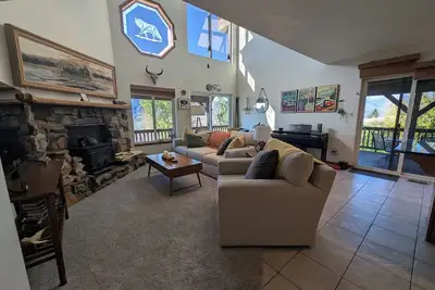 Image de Spacious Quiet 4-bedroom Condo-Eden. Ski Powder Mtn/Snowbasin. Hot Tub. Garage