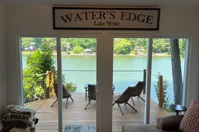 Image de Charming 2-bedroom cottage on Waters Edge on Lake Wylie!