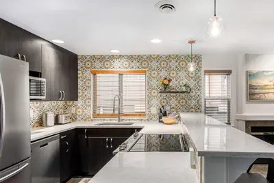 Image de Roosevelt King Suite Townhouse Next to Light Rail Fire Pit Bbq 2 Living Rooms