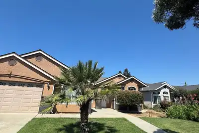 Image de Spacious Lovely 5-bedroom house in charming Sanger with Ac