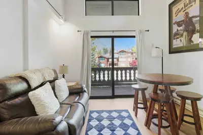 Image de Edelweiss Loft | Ski-In Ski-Out Studio Steps from Warm Springs Lift