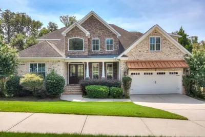 Image de Four Bedroom Master's Rental with Pool Table and Screened-In Porch.