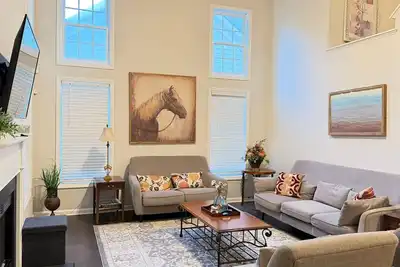 Image de Move-in Ready! Fully furnished Home - Just Bring Your Bags!