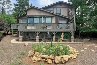 Image de Country Club Home: 4-Bed Escape Overlooking Golf Course & Pines