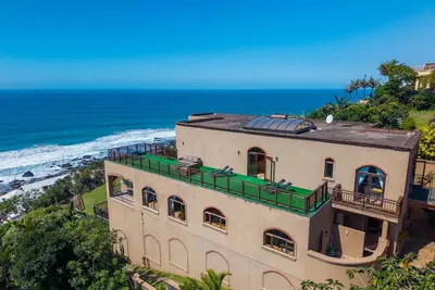 Image de Luxury Retreat | Beachfront | Sea View