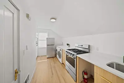 Image de Furnished Loft-Style Apartment in Brookline