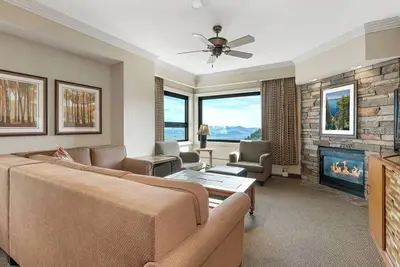 Image de Christmas week! Spacious 2-bedroom condo in beautiful Stateline w/skier shuttle