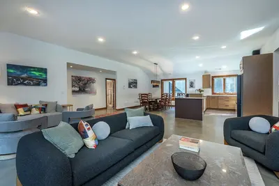 Image de Tranquil Home 10 mins from Mohawk Mountain: Skiing, hiking, nature!