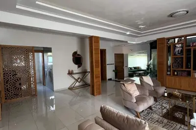 Image de villa meublée avec piscine et jardin à louer