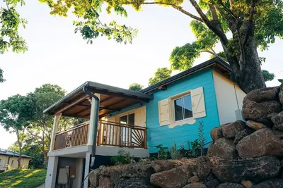 Image de Bungalow calme avec terrasse créole