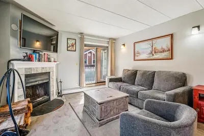 Image de Pico C202 located at the base of Pico Mountain with access to the Fitness Center.